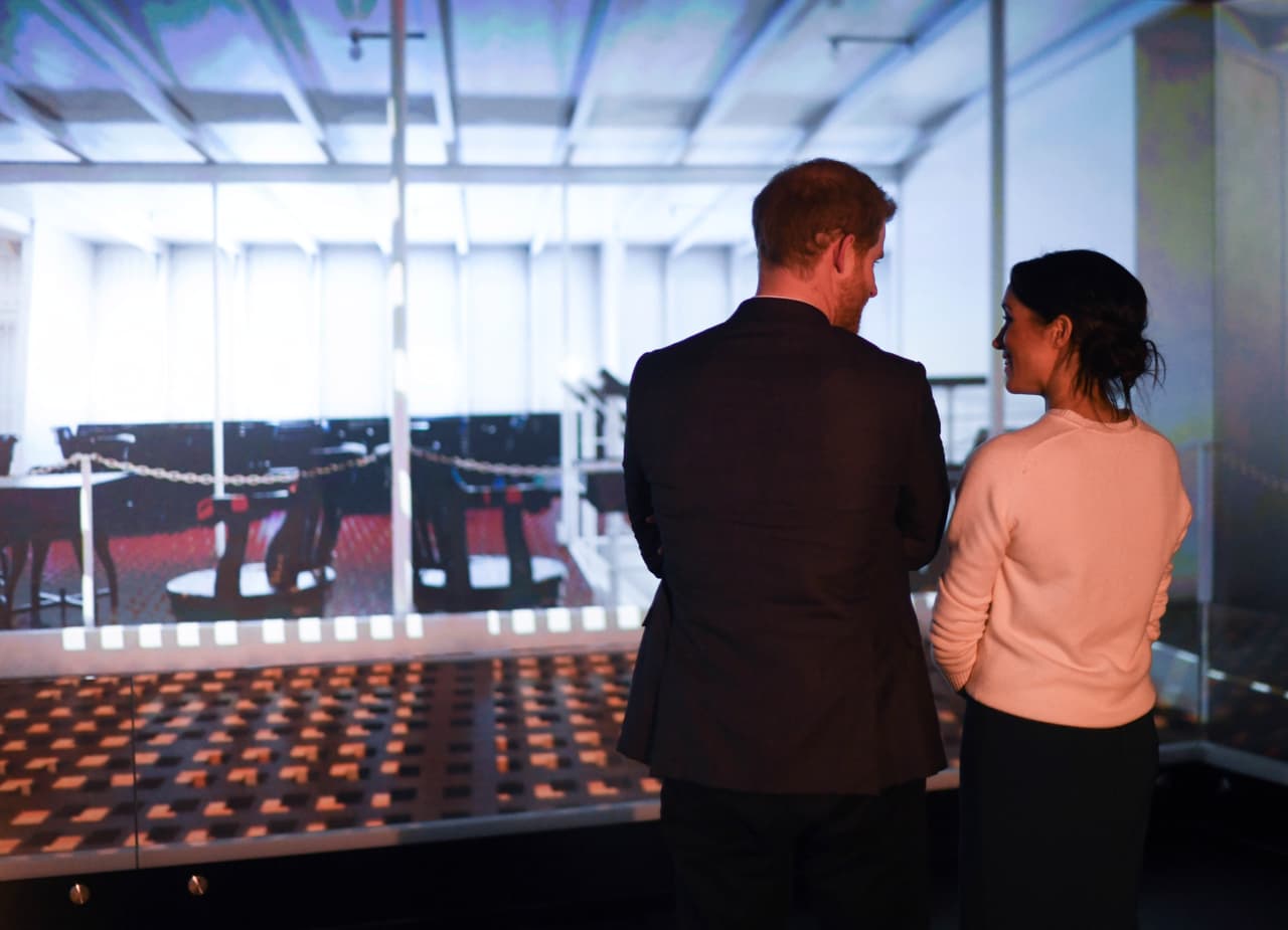 Esa nueva dinámica de
<b> <a href="https://www.univision.com/famosos/en-fotos-asi-fue-el-primer-dia-de-los-duques-de-sussex-en-su-gira-por-africa-y-esto-hicieron-con-archie-fotos">los duques</a></b> con la prensa no afectará sus redes sociales.