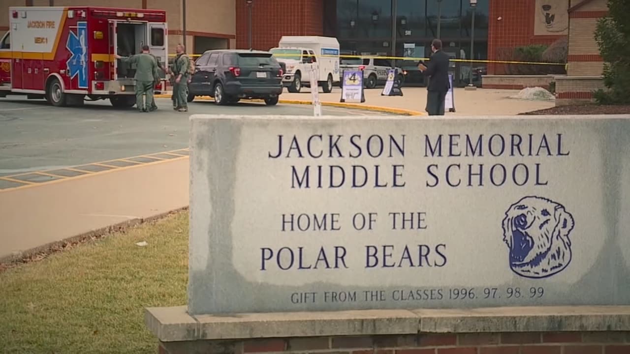 Un adolescente planeó un ataque como el de Parkland pero al llegar a la escuela armado se suicidó