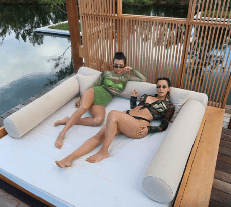 Nada de estrés pareció causarles la noticia de que el compañero de su hermana menor, el basquetbolista Tristan Thompson, le fue infiel con otras mientras esperan una niña juntos.