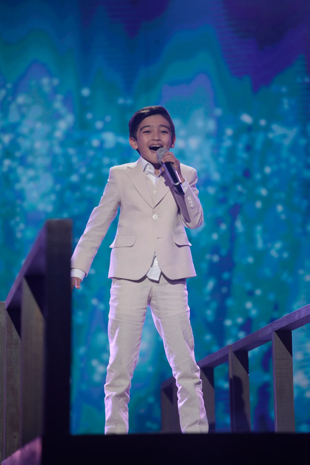 Por su parte, Kenneth interpretó el tema ‘No me quiero enamorar’; su participación fue más afortunada que la del anterior fin de semana.