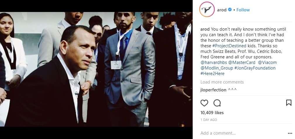"Cuando el Bronx llega a la sala de juntas, suceden cosas grandiosas", escribió el expelotero en una de las múltiples fotos que colgó en su cuenta de Instagram para describir la importancia de esta iniciativa a la que le está dedicando mucho empeño.