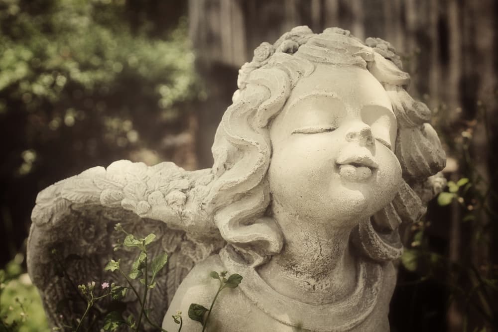 Tus ángeles guardianes son una forma de luz, una emanación de la luz eterna de Dios o la Divinidad.