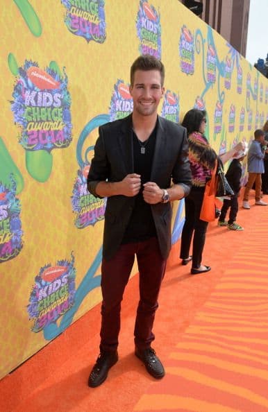 El chico 'Big Time Rush', James Maslow, fue otro bombón que no dejó pasar la oportunidad para verse bien y llevar felicidad a las chicas asisitentes a esta entrega anual número 27.