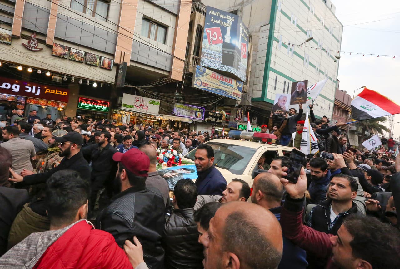 A la ceremonia fúnebre asistieron dignatarios y funcionarios del gobierno, entre ellos el primer ministro iraquí, Adel Abdul Mahdi, quien ha criticado duramente el ataque lanzado por Washington, lo que pone en duda el futuro de la alianza entre ambos países.