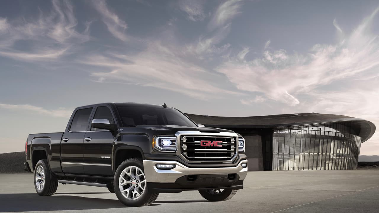 <h3 class="cms-h3-H3">5. GMC Sierra</h3>
<br>
<br>Al igual que su gemela mecánica la Chevrolet Silverado, la pickup grande de GMC será reemplazada por una
<a href="https://www.univision.com/noticias/gmc/esta-es-la-nueva-generacion-de-la-gmc-sierra-mas-lujosa-y-tecnologica-fotos#fb6be0bf0000" target="_blank"> versión totalmente nueva en 2019</a>. La buena noticia para quienes adquieran la versión actual es lo bien que mantiene su valor. La GMC sierra ocupó el octavo lugar en la versión 2017 de esta lista.
<br>
<br>Kelley Blue Book prevé que el valor de reventa de la 
<b>GMC Sierra 2018</b> después de 
<b>36 meses</b> de uso alcanzará el 
<b>58.4%</b> de su valor original, mientras que después de los 
<b>60 meses</b> de uso alcanzará el 
<b>51.9%</b> del mismo.