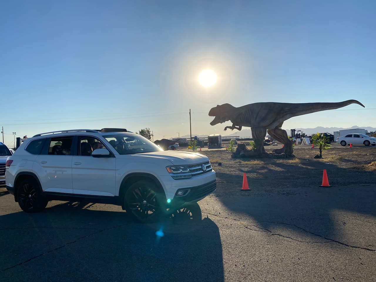 “Debido al covid-19, las familias no tienen mucho que hacer. Realmente queríamos que nuestros visitantes experimentaran con seguridad la emoción de lo que sería ir a un safari prehistórico", dijo el propietario Troy Diskin, mediante un comunicado de prensa.
<br>