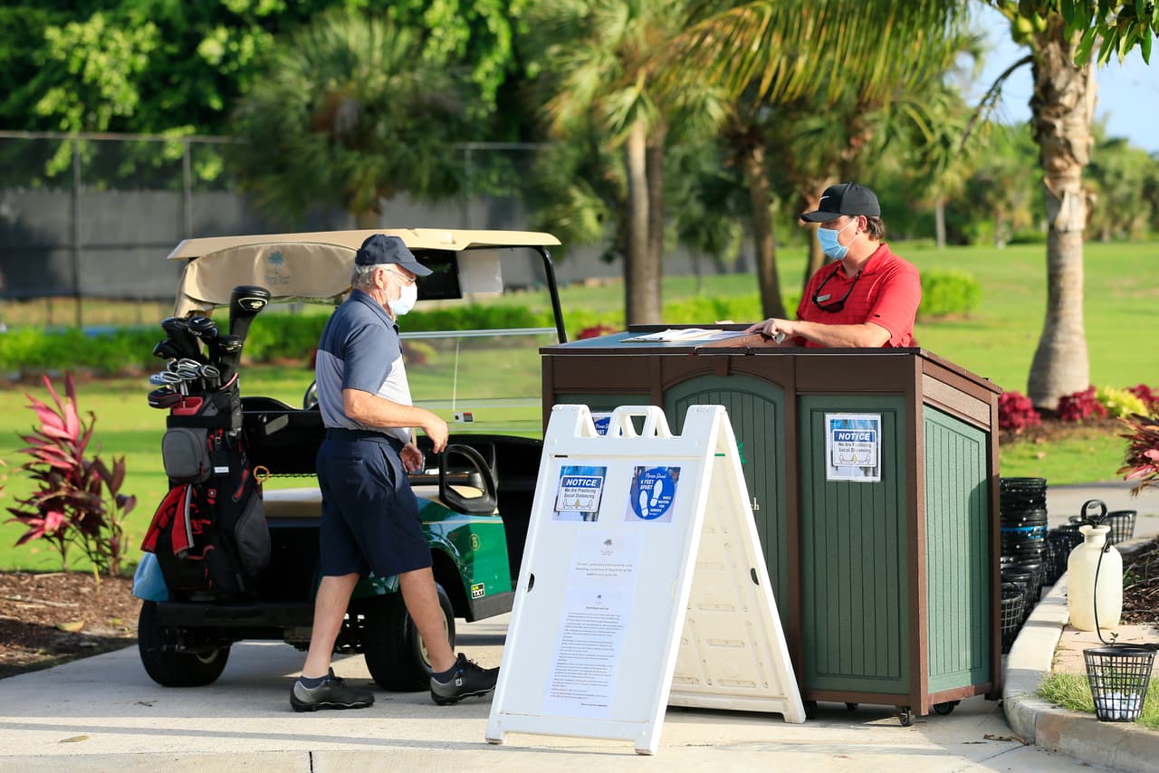 La ciudad de Miami Beach reabrió parcialmente los parques y otros lugares como campos de golf, canchas de tenis y marinas. 
<br>