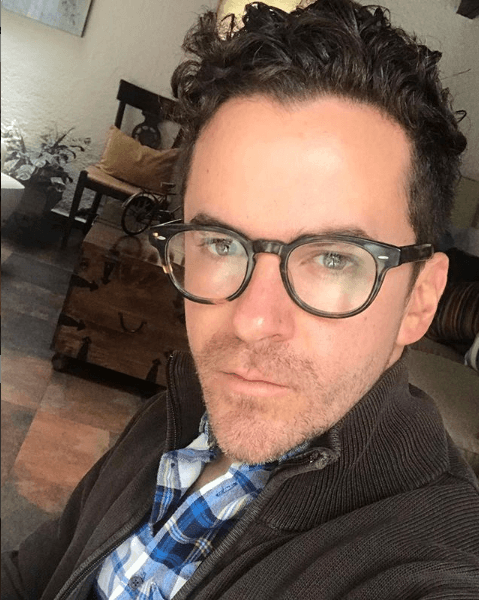 Sin especificar cuándo se dio el encuentro, Martha agregó que cuando el intérprete de 
<b><a href="https://www.youtube.com/watch?v=2PzzuWZ1bDk" target="_blank">'No se murió el amor'</a></b> llegó al estudio, Mauricio se acercó y le dijo: 
<b>"yo he ido a todos tus conciertos</b>".