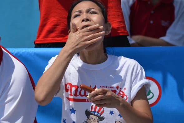 Thomas, quien hace un año se comió 45 hot dogs en diez minutos, sólo pudo tragar 27 en esta ocasión. Cocina con sabor para tu familia y prepara un Delicioso platillo en casa. Busca más recetas deliciosas aquí.