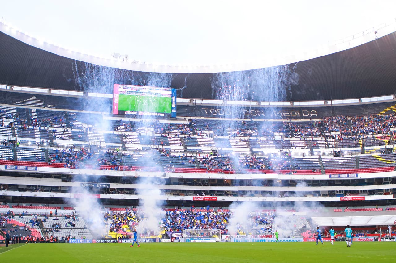 La baja asistencia de público al Estadio Azteca no fue impedimento para que se viviera la fiesta por el gol 10 mil.