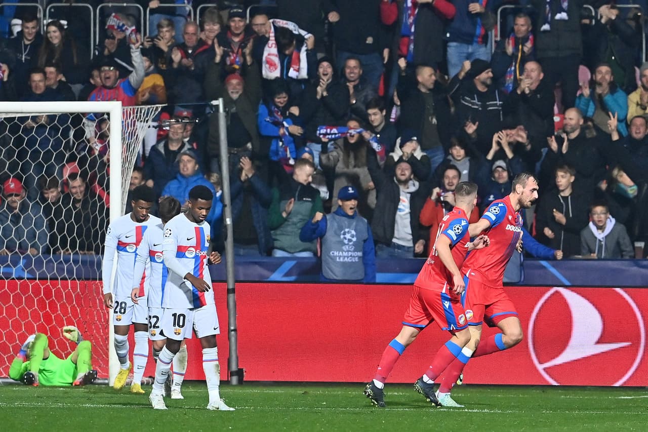 Barcelona goleó 2-4 al Viktoria Plzen en la Doosan Arena de República Checa con un doblete de Ferran Torres y goles de Marcos Alonso y Pablo Torre en la Jornada 6 de la Champions League.