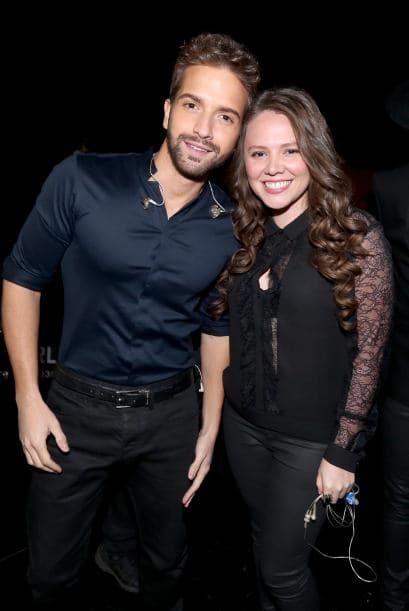 Una vez bajaban del escenario y durante la alfombra verde, se dieron la tarea de abrazarse, tomarse una que otra selfie y echarse uno que otro cuentito. ¡Y lo captamos todo!