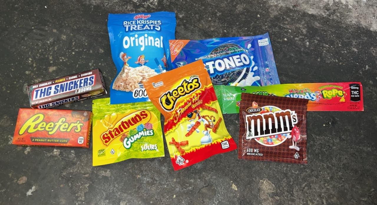 El fentanilo, ahora también es camuflado en paquetes falsos de populares golosinas y caramelos, según la DEA y el Departamento del Sheriff de Altadena.