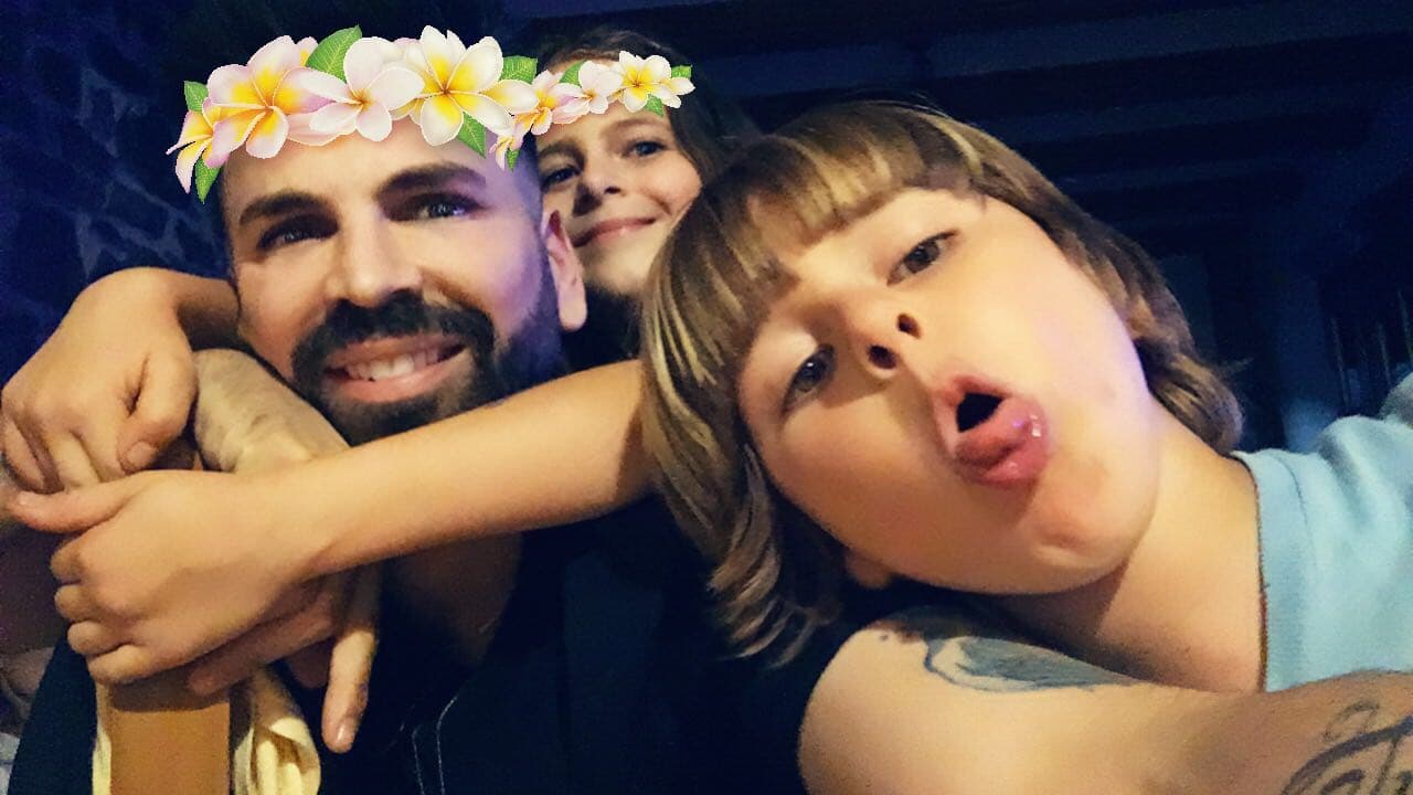 Jomari dijo que cuando está con sus sobrinos “me convierto en más niños que ellos”.