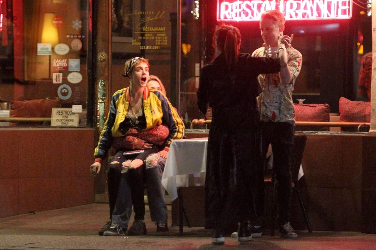 La pareja visitó un restaurante argentino el viernes pasado acompañadas del protagonista de la película 'Home Alone', Macaulay Culkin, quien es padrino de Paris Jackson. Completó el cuarteto la novia del actor, Brenda Song.