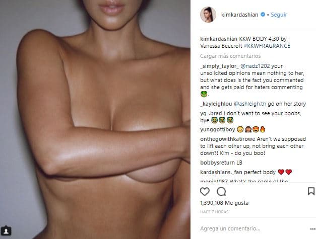 Las dos fotografías que posteó en Instagram han tenido mucha repercusión en cuestión de horas. La primera, donde aparece en un topless frontal, superó el millón 400,000 'Likes' en solo ocho horas. La segunda, que muestra a Kim parada de frente y completamente desnuda, rebasó el millón de 'Me gusta' en menos de una hora de haber sido posteada.