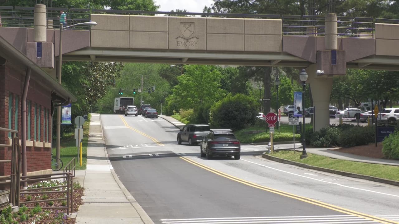 Un estudiante de Druid Hills High es detenido por portar un arma tras una alerta en la Universidad de Emory 