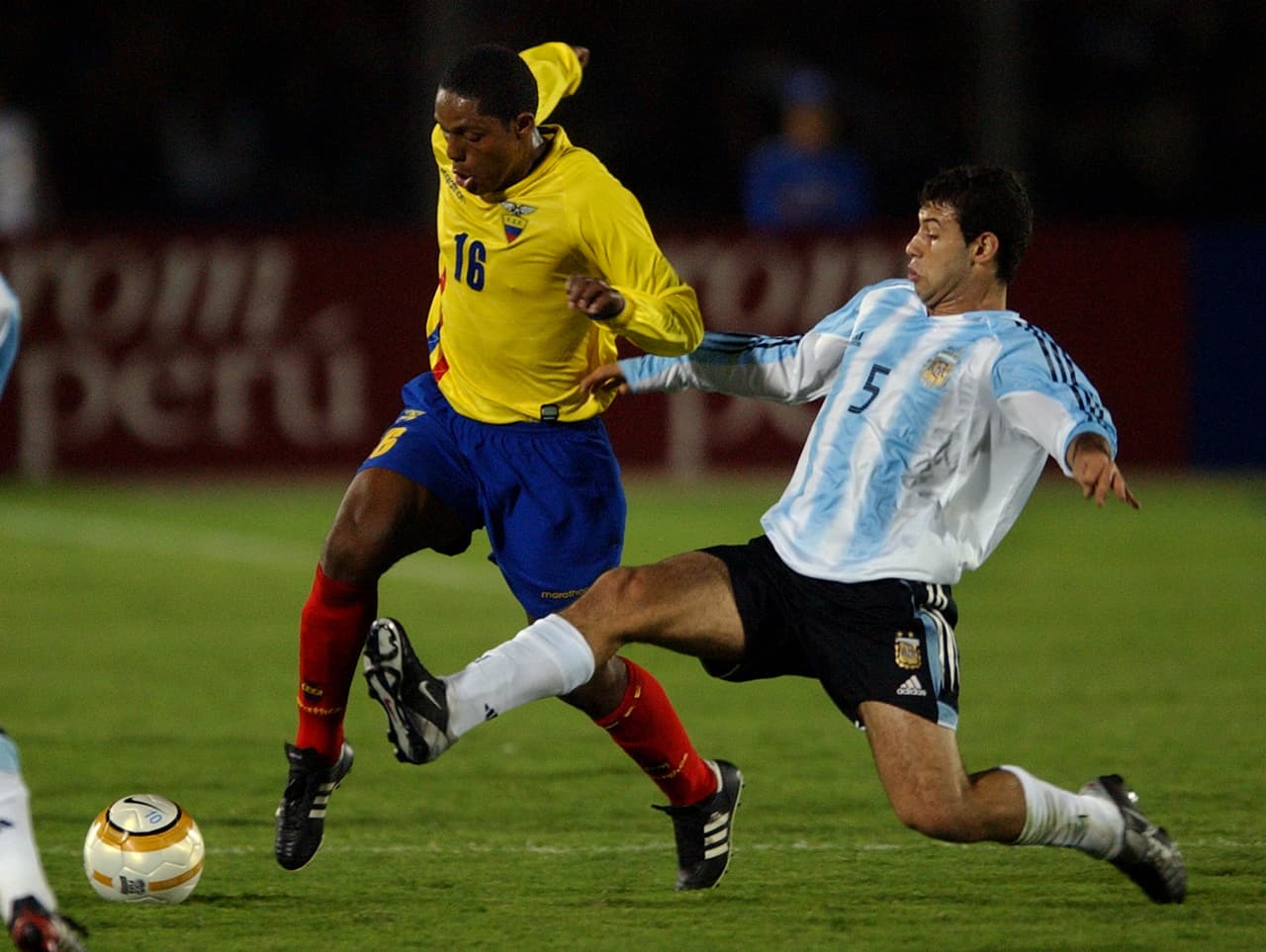 Su éxito con la selección argentina llego desde pequeño, cuando el talentoso jugador se consagró como campeón del Mundial sub-20 de 2003.
<br>