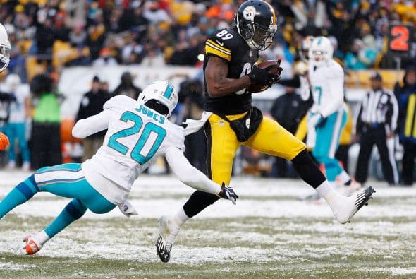 Los fanáticos de los Dolphins ya no hablan de la controversia Incognito/Martin, ni si Ireland o Philbin estarán con el equipo en el 2014, sino que pasan horas calculando… ¡porque tenemos chance de ir a los playoffs! Al principio de la temporada, y sobre todo, después de perder -casi deshonrosamente- contra Tampa Bay y Buffalo, los comentarios sobre Miami eran negativos. Qué si las novatadas, qué si Tannenhill, qué si el running game, qué si la línea ofensiva, que si… qué se yo… Pero ahora, las cosas han cambiado y solo se mencionan las posibilidades que tenemos de jugar en enero. ¡Ay, bendito! Bueno, después de este encontronazo con los portadores de las terribles toallas amarillas, donde salimos vencedores … por media pulgada… 34-28, ya todo me parece posible. Arriba Tannenhill (20 de 33, para 200 yds); arriba Wake and Odrich; arriba Thomas (105 yds, un TD en 16 acarreos); arriba Clay con sus dos TD y arriba Philbin, que mantiene el invicto en la revisión de las jugadas (obtuvo el cambio de “incomplete pass” a TD de Hartline). ¡Arriba, Dolphins, seguimos cuesta arriba!