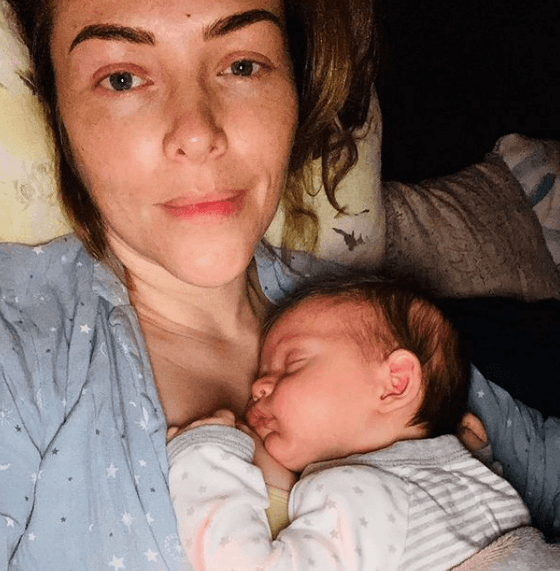 En este 
<a href="https://www.instagram.com/p/CSKqDELL83F/" target="_blank">post</a> también reveló que “nunca ha sido fácil” amamantar y que ha sido una de las experiencias que más le ha dolido y que en repetidas ocasiones la ha orillado a pensar en renunciar.