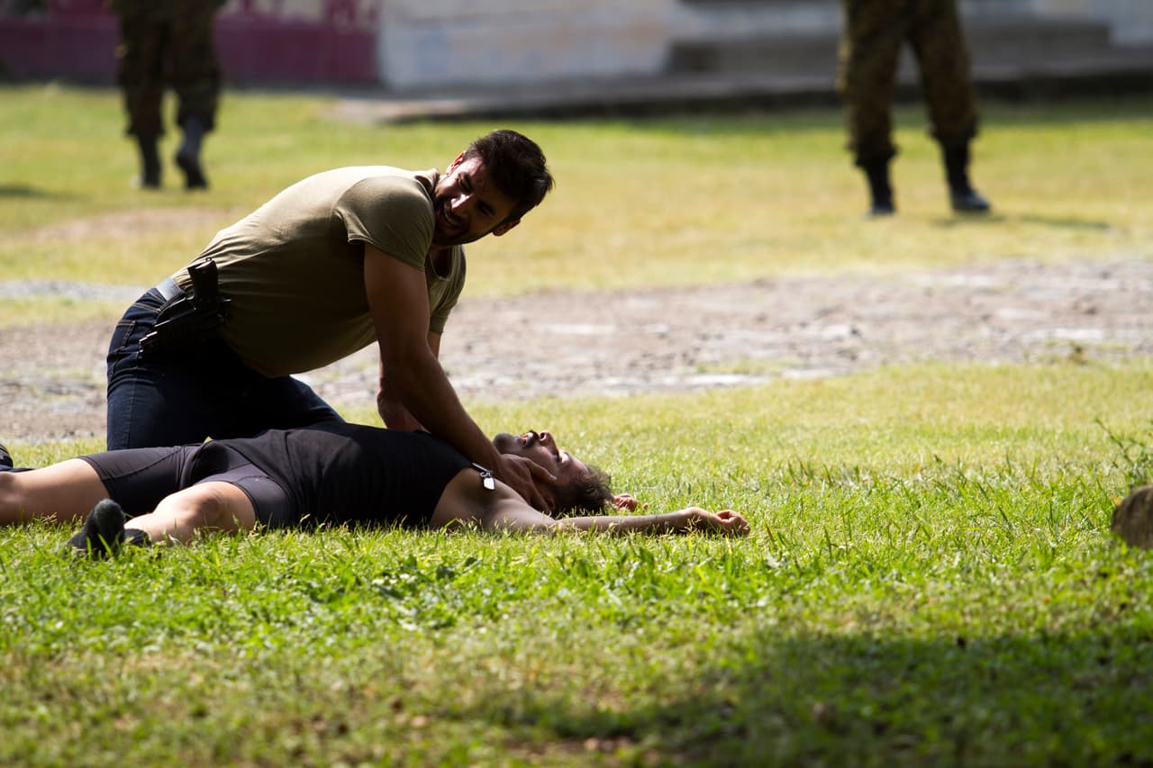 Sin embargo, el coronel se desmayó en medio del cuartel militar afectado por el veneno que Yolanda le dio. ¿Santamaría la buscará para vengarse?