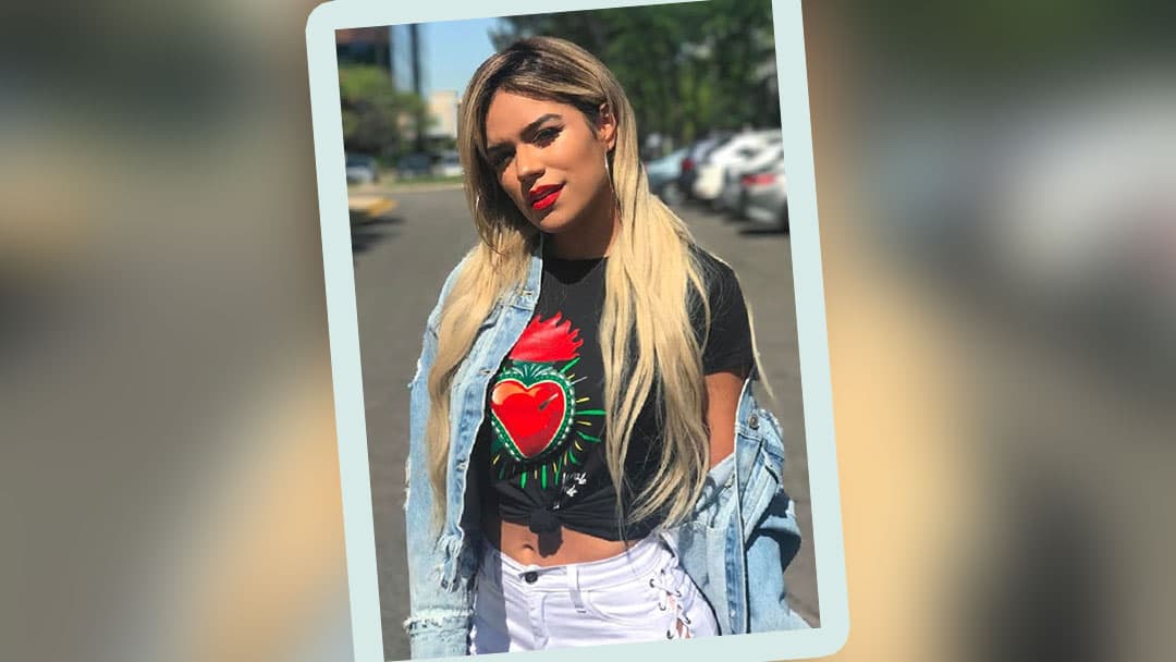 Karol G mostró que el talento viene de familia, pues la colombiana aprovechó su cuenta de Instagram para presentar a su hermana Jessica, quien recientemente lanzó su primer sencillo musical.
<br>