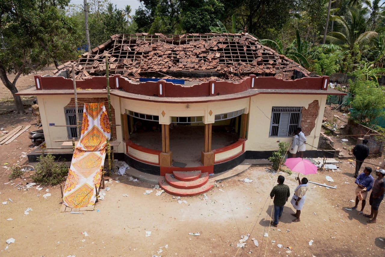 Varias de las construcciones aledañas que no fueron destruidas por el fuego, sufrieron serios daños