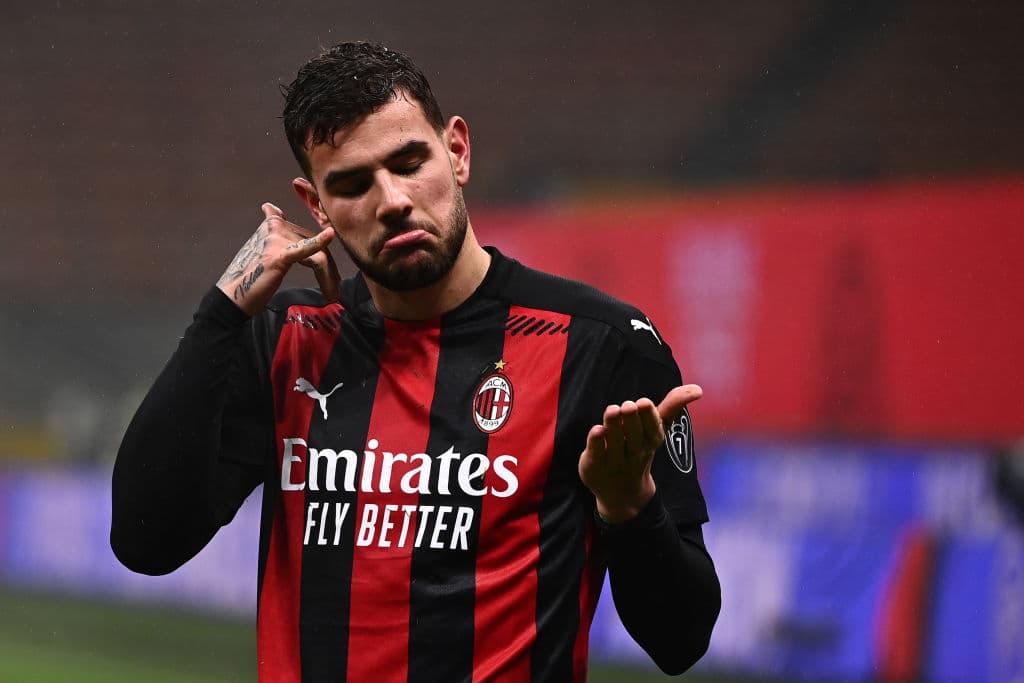 Milan rescató la victoria 3-2 ante Lazio.