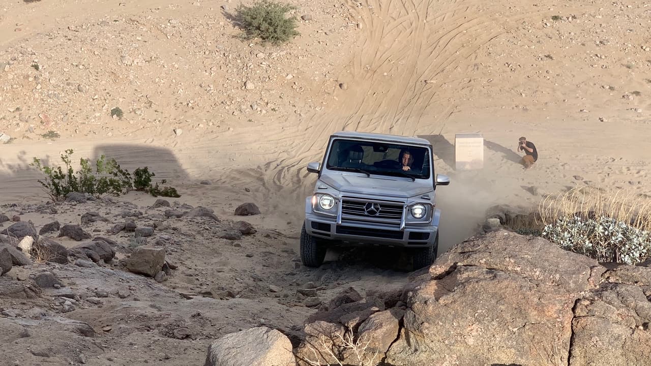 Con los tres diferenciales bloqueados electrónicamente la Mercedes-Benz G550 sibió está empinada colina sin ningún sobresalto.