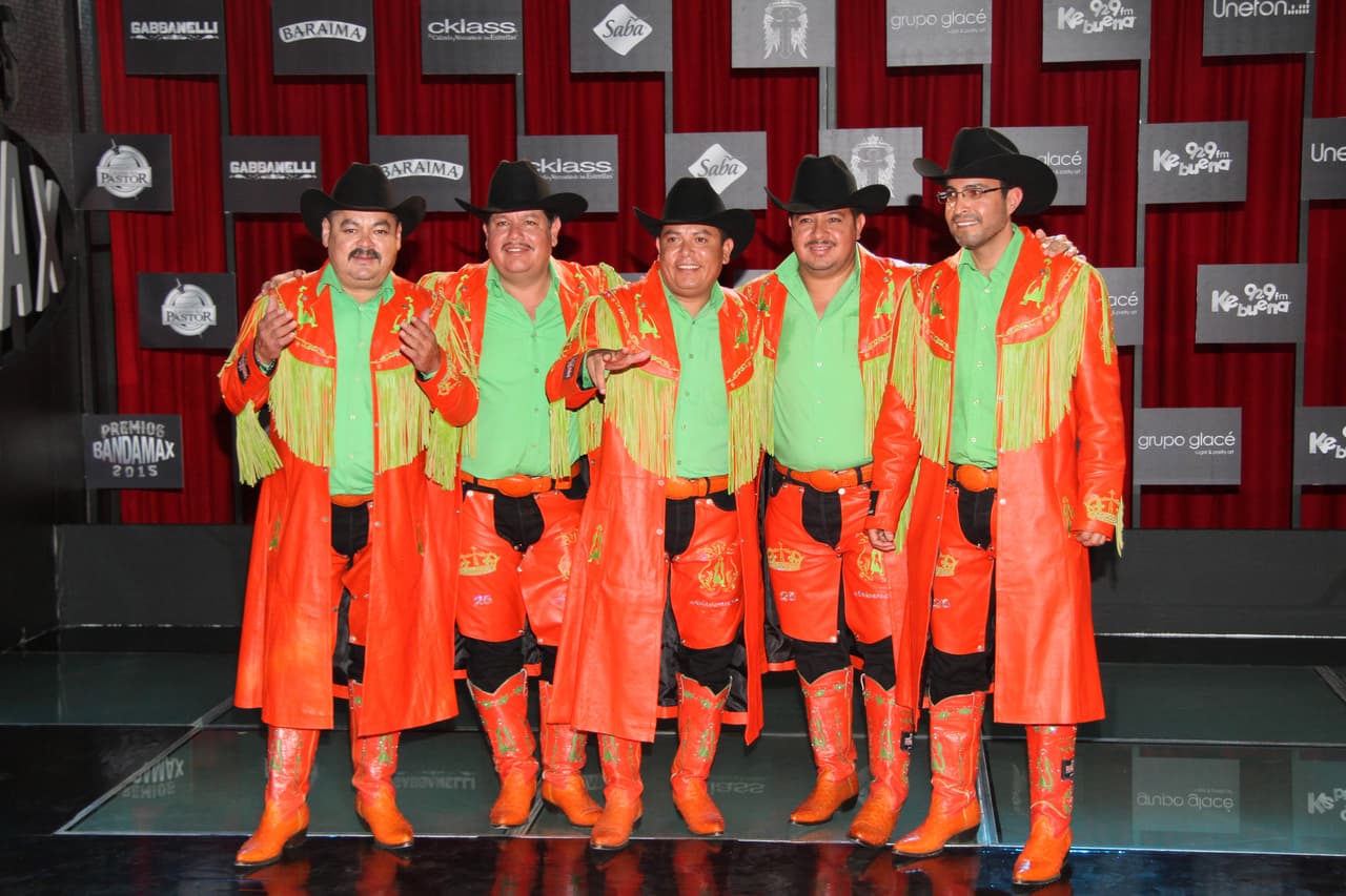 Los que de plano se pusieron rebeldes y desafiaron a todos los críticos de moda fue la Banda Machos, que con ese 'look' tan estrafalario hizo su regreso a estos escenarios.