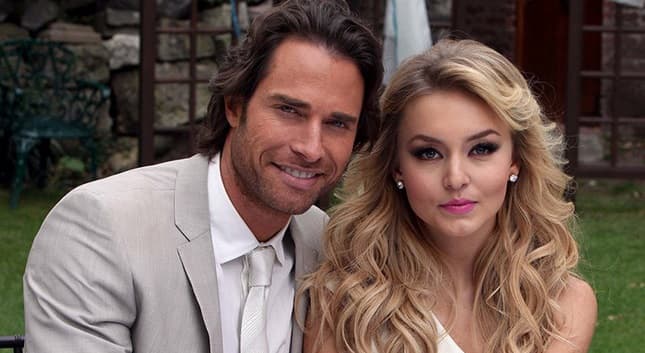 Angelique Boyer andaba con el productor Alberto 'Güero' Castro cuando grabó 'Rubí' con Sebastián Rulli y se le hizo fácil enamorarse. Él había estado casado con Ceci Galliano y era novio de Aracely Arámbula. Pero 'El Güero' y el actor se dejaron de hablar, cuando Sebastián se fugó con Angelique.