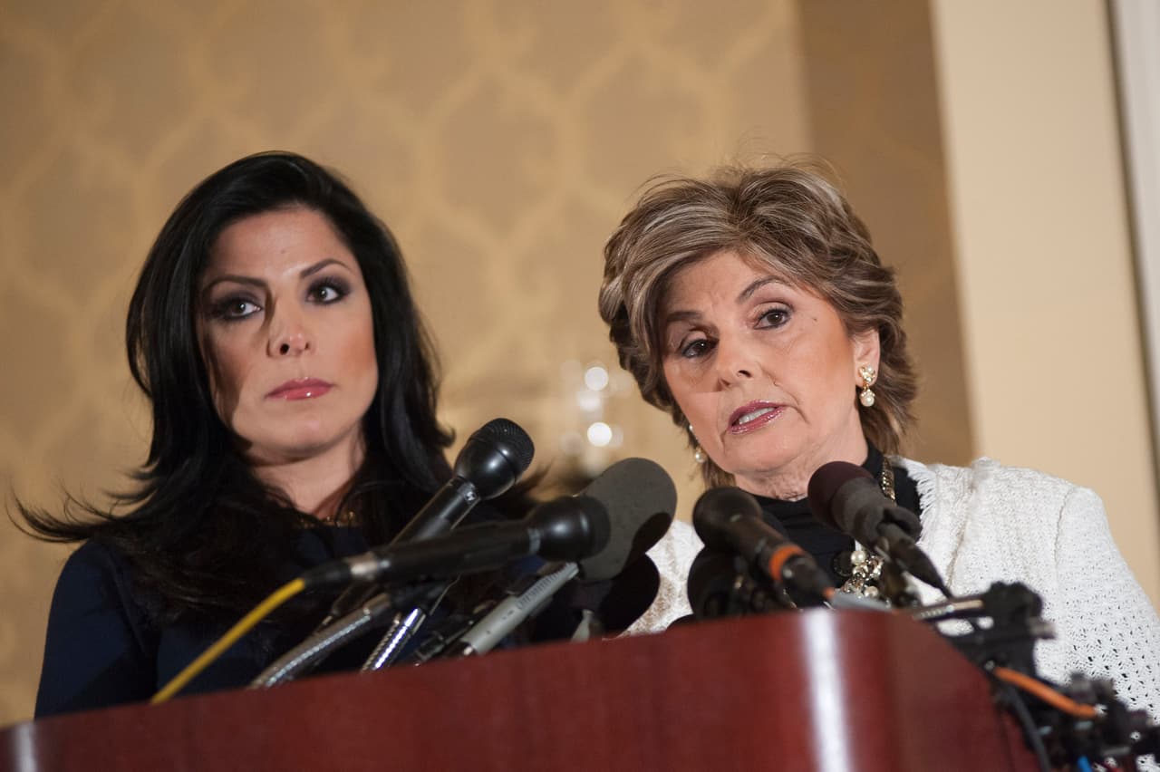 Natalie Khawam and Gloria Allred during a news conference November 20, 2012 in Washington, DC to clarify the nature of her friendship with Gen David Petraeus.