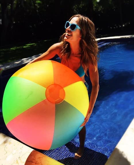 Karla Martinez: “A disfrutar del fin de semana largo!” (Septiembre 4, 2016).