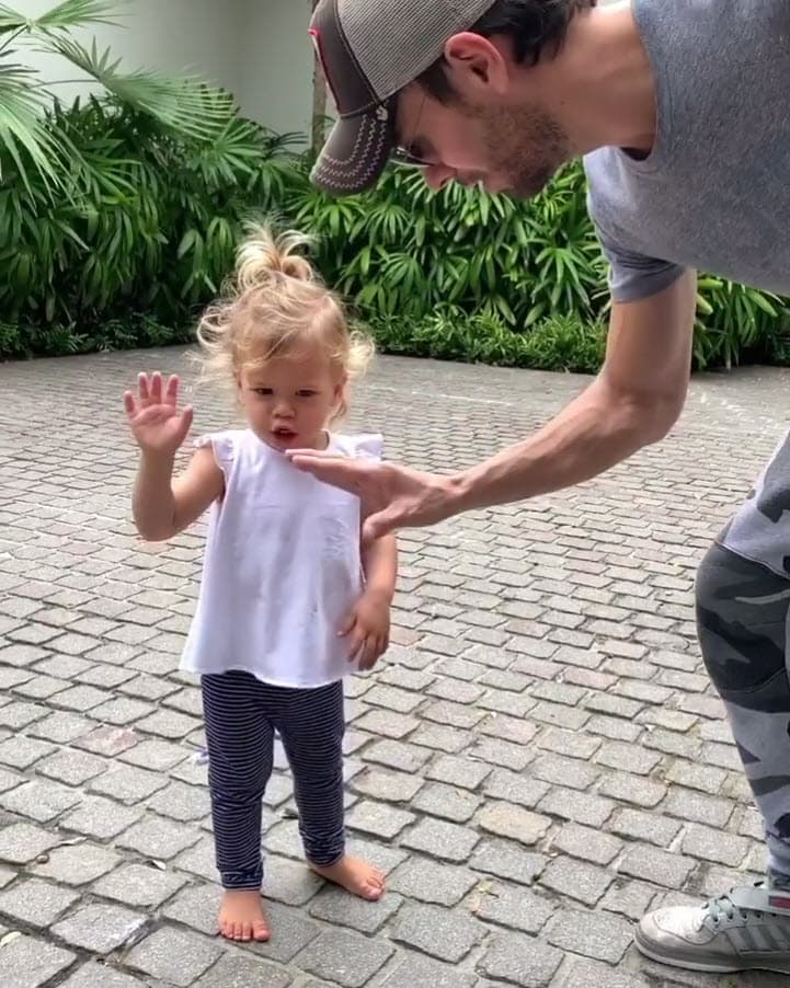 "
<a href="https://www.univision.com/famosos/anna-kournikova-reaparece-con-su-masha-en-brazos-un-dia-despues-de-que-enrique-iglesias-presumiera-a-la-bebe-fotos">Masha, María, que tiene un año y medio</a> que nació justo antes de covid, ese año podía estar con ella constantemente, 
<a href="https://www.antena3.com/programas/el-hormiguero/entrevista/revive-entrevista-completa-enrique-iglesias_202109166143b337a1f6b70001a580fe.html" target="_blank"><b>verla crecer y ver cómo se van desarrollando</b></a> y es increíble qué rápido pasa el tiempo", compartió en el programa 'El Hormiguero'.
<br>