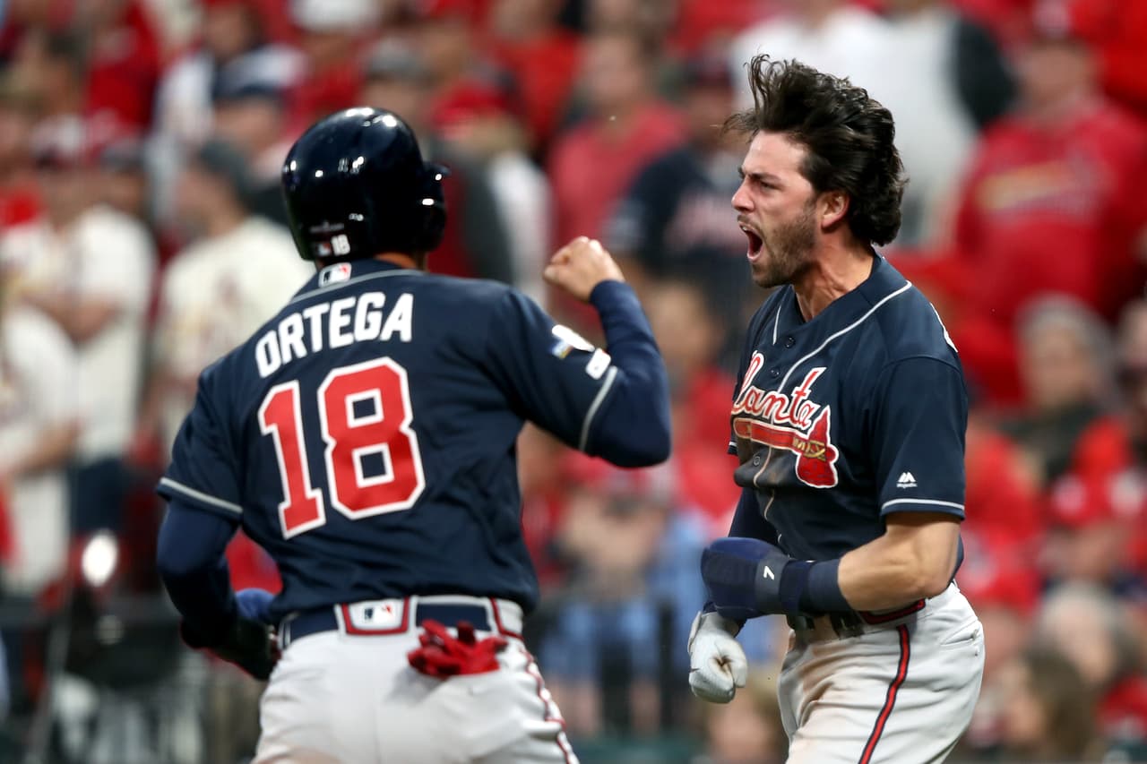 Los Braves vienen de atrás en la novena para remontar a los Cardinals 3-1.