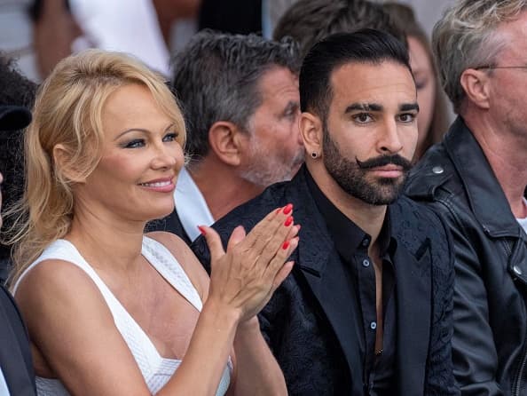Anderson reveló que 
<b><a href="https://www.univision.com/deportes/futbol/uefa-nations-league/la-fantasia-sexual-de-pamela-anderson-con-un-crack-que-podria-extranar-la-uefa-nations-league-fotos">Adil Rami</a> </b>intentó que ella lo perdonara, por sus maltratos e infidelidad, pero fue inútil.