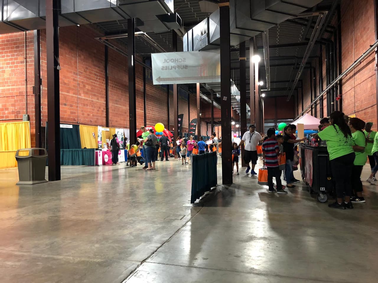 La fila era muy extensa pero organizada.