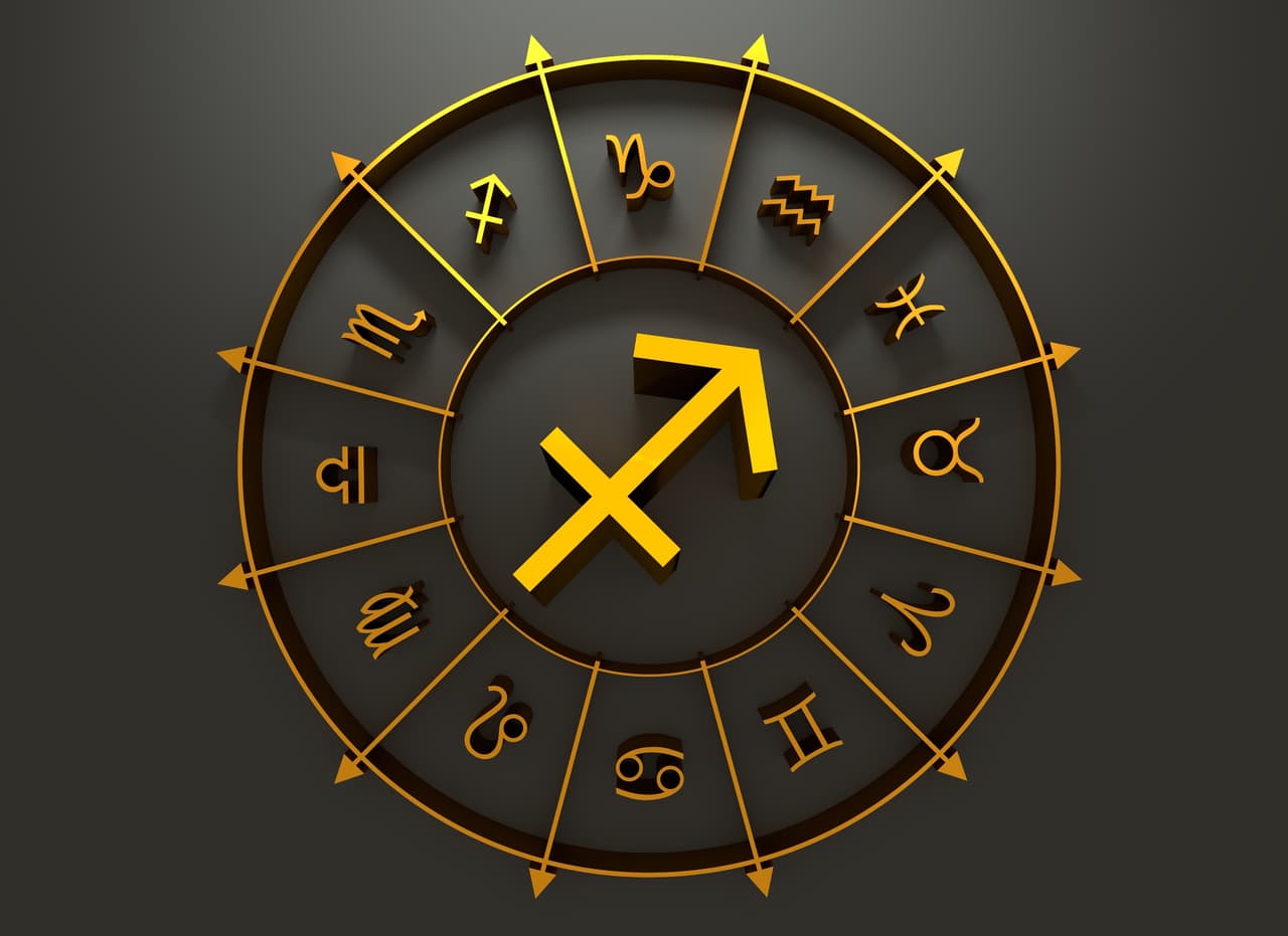 <b>Sagitario en el mes de Virgo:</b>
<br>
<b>¡Cuidado con el llamado “optimismo ciego”!</b>
<br>Hay muy buenas noticias para ti con el tránsito directo de Saturno en tu signo así como Júpiter, tu regente, directo todo el tiempo en un signo del elemento aire, afín al tuyo, que eres de fuego. Todo está muy bien contigo, excepto lo que se llama el “optimismo ciego sagitariano” que consiste en pensar que todo te sale bien, lo cual es muy positivo en cuanto a la actitud, pero podría hacer que te descuides pensando que las soluciones “caen del cielo” y no ponerte a trabajar para resolver los problemas.