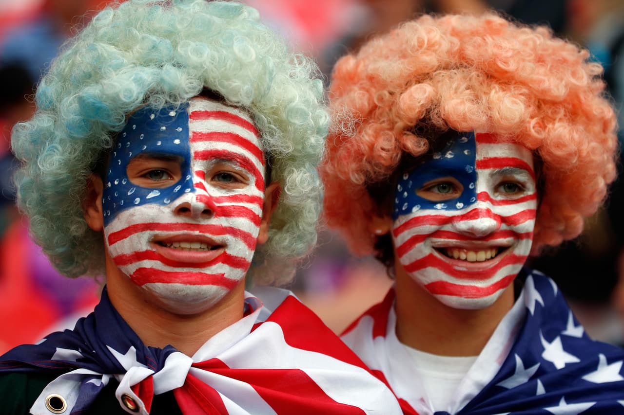 ESTADOS UNIDOS- Los seguidores del equipo estadounidense también deben tener su vestimenta y maquillaje bien preparados, aquí un buen ejemplo.