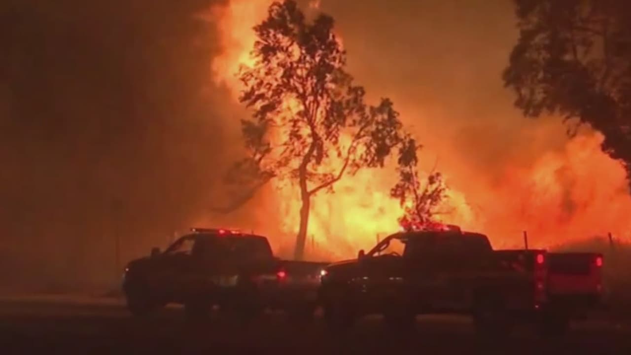 Cientos de familias pierden sus casas en incendios en el sur de California 