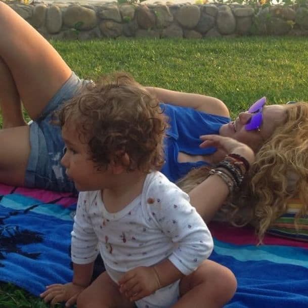 <b><a href="http://www.univision.com/temas/paulina-rubio">Paulina Rubio</a></b> ha llevado una vida personal llena de escándalos y amores no correspondidos, pero se ha llenado de dulzura al tener entre sus brazos a dos bellos bebés, Nicolás y Eros, hijos que concibió con Nicolás Vallejo y Gerardo Bazúa, respectivamente.