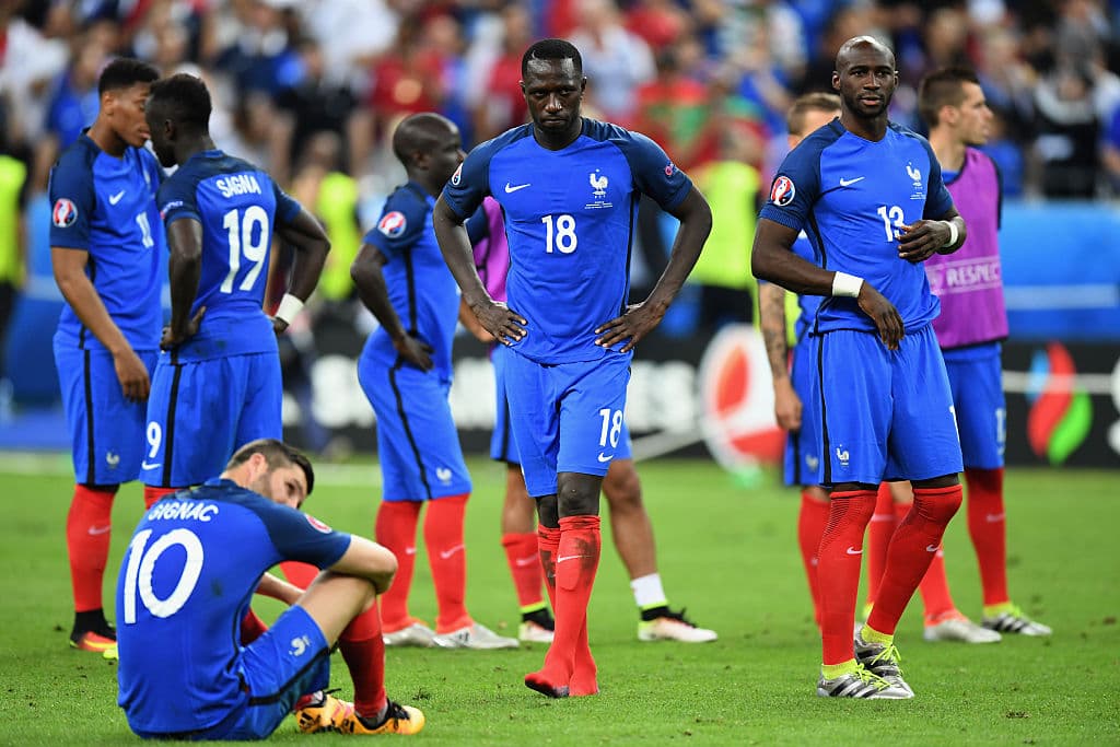 PARIS, FRANCE - JULY 10: Moussa Sissoko (C) and France shows their dejection after their 0-1 defeat in the UEFA EURO 2016 Final match between Portugal and France at Stade de France on July 10, 2016 in Paris, France. (Photo by Michael Regan/Getty Images)