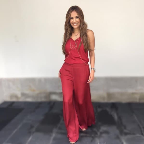 Los rojos oscuros son perfectos para la temporada y además es el color del amor, de pasión y la sensualidad.