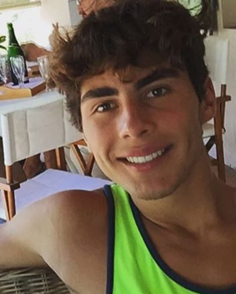 Entre los comentarios que recibe, se puede leer que muchas de sus seguidoras lo consideran tan guapo como su papá.