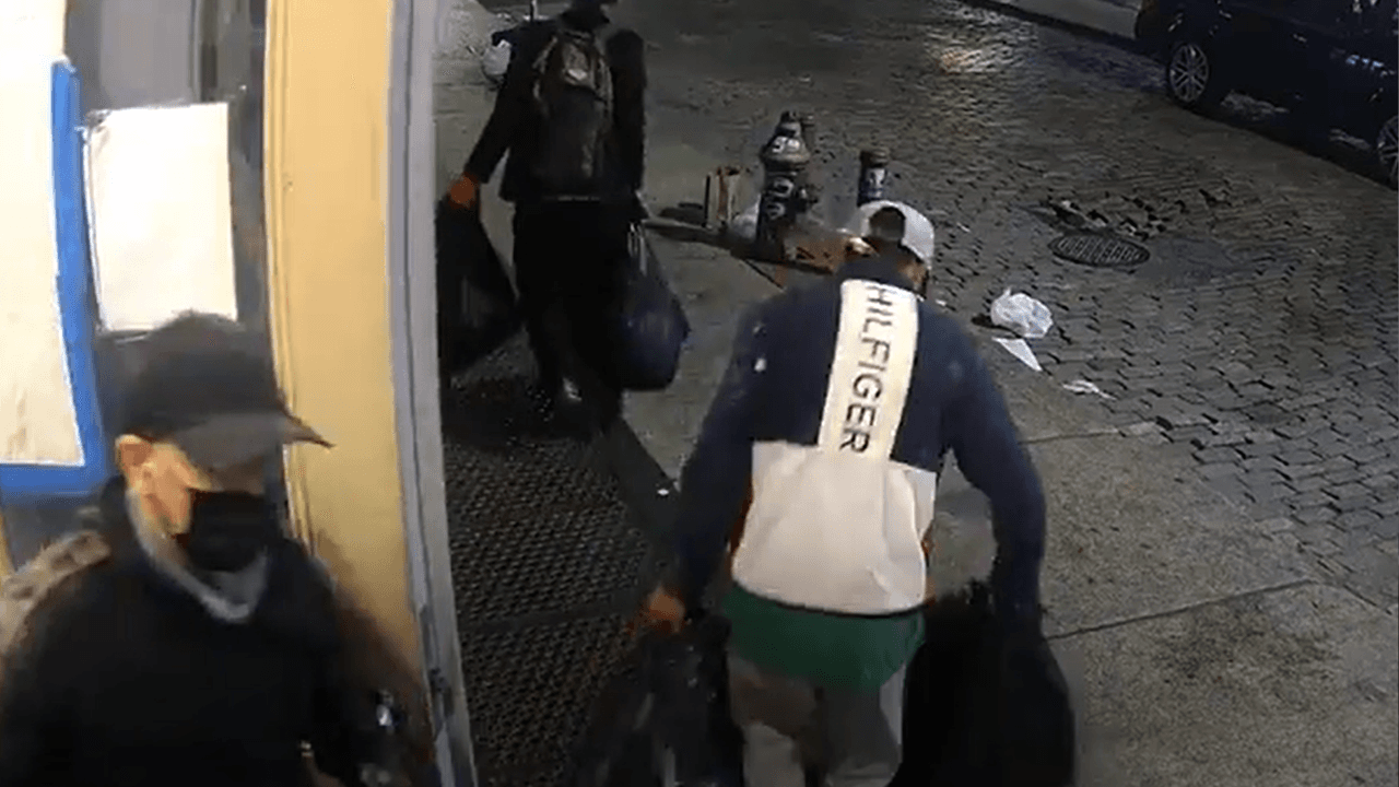 Louis Vuitton, Gucci, Balenciaga: tres hombres roban $385 mil en ropa de boutique en Nueva York