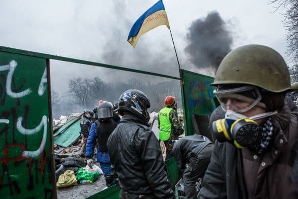 El 16 de febrero activistas de oposición pusieron fin a su ocupación de la municipalidad de Kiev a cambio de la liberación de 234 manifestantes presos,
