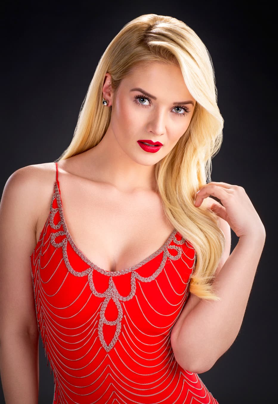 La actriz Venezolana Kimberly dos Ramos debutó como villana en la telenovela
<b><a href="http://www.univision.com/novelas/vino-el-amor">'Vino el amor'</a></b>, donde dio vida a
<b><a href="http://www.univision.com/novelas/vino-el-amor/kimberly-dos-ramos-es-graciela">Graciela</a></b>, una mujer obsesionada con el personaje encarnado por
<b><a href="http://www.univision.com/temas/gabriel-soto">Gabriel Soto</a></b>.