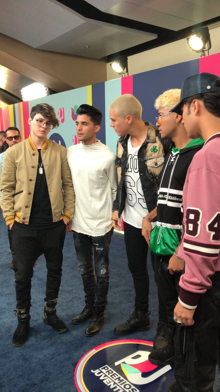 Anunciaron que cantarán su nuevo sencillo 'Se vuelve loca' en el escenario de Premios Juventud.