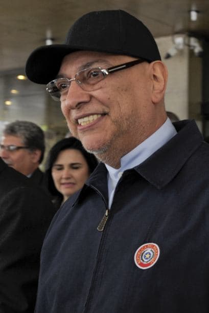 Agregó que desea continuar "con el cambio que ya no se detiene en nuestro país", aludiendo a los que prometió luego de ganar la presidencia tras sesenta años de gobiernos colorados.