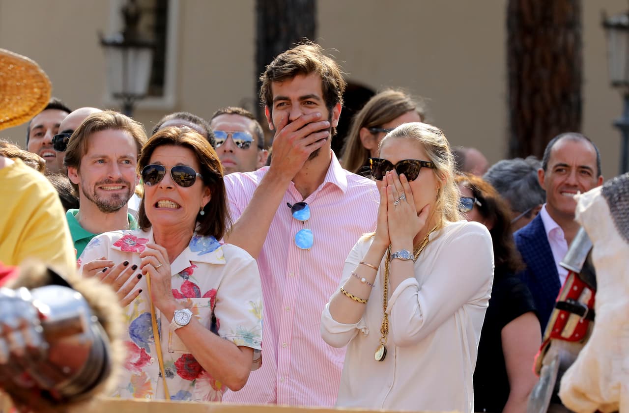 A juzgar por la reacción de su madre y de su esposa, 
<b>Beatrice Borromeo</b>, el nieto de 
<b><a href="https://www.univision.com/estilo-de-vida/moda/la-nueva-barbie-de-grace-kelly%3FlayoutType=flex?layoutType=flex">Grace Kelly</a></b> recibió algunos golpes fuertes en el evento que congregó a casi toda su familia.